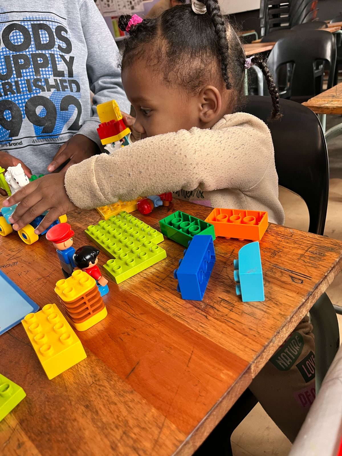 Early learner building at a Discover session